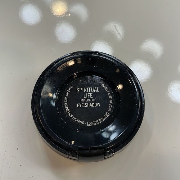 MAC EYESHADOW BUNDLE! - Picture 7 of 11